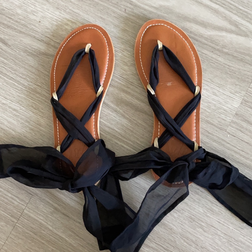 Seeko sandals with chiffon ribbon
